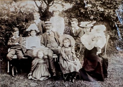 Olliff-Lee-Family-768x545